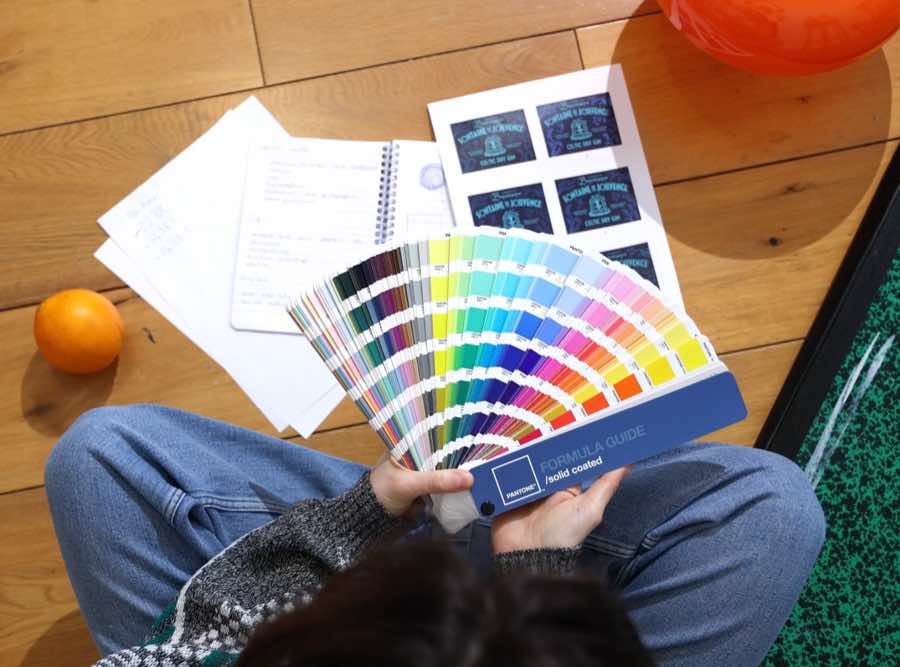 Nuancier Pantone — packaging